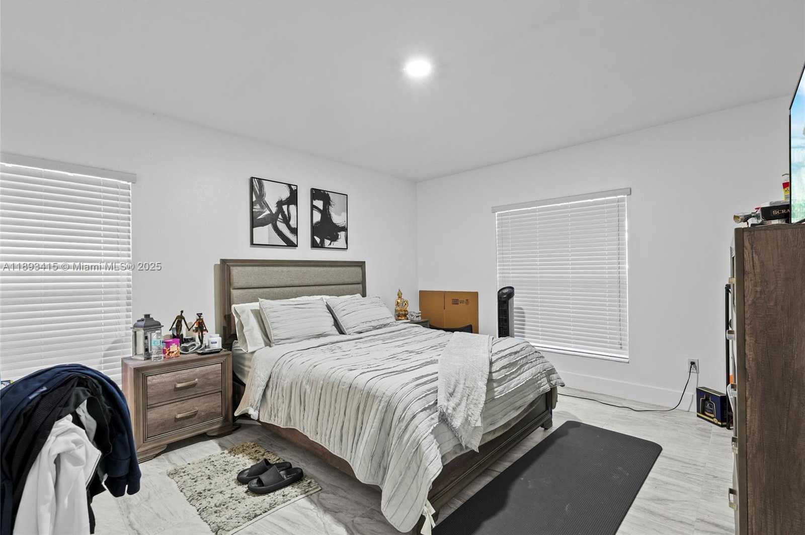 Small Image of 19224 WEST LAKE DR, Hialeah Number 14