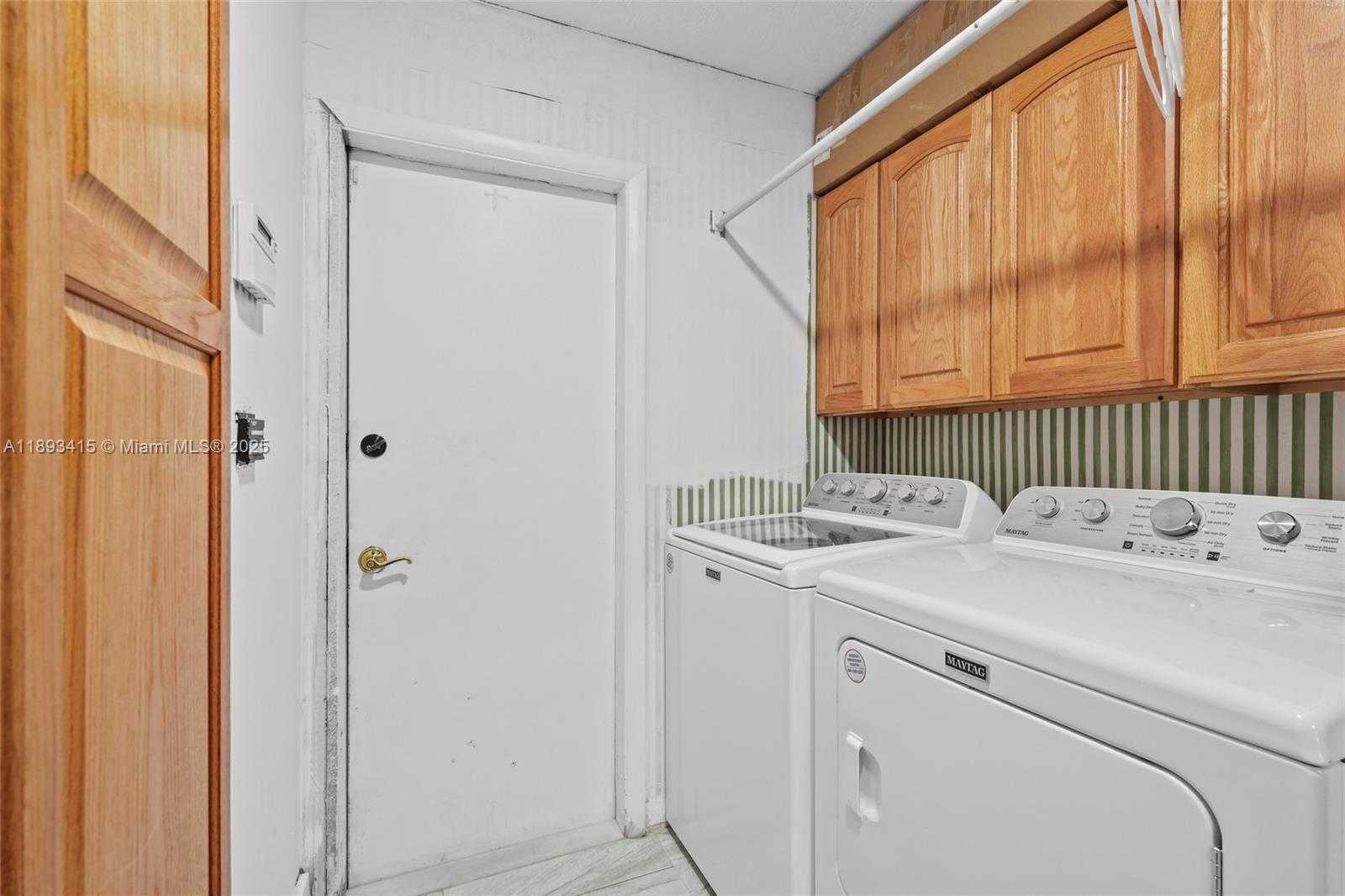 Small Image of 19224 WEST LAKE DR, Hialeah Number 19