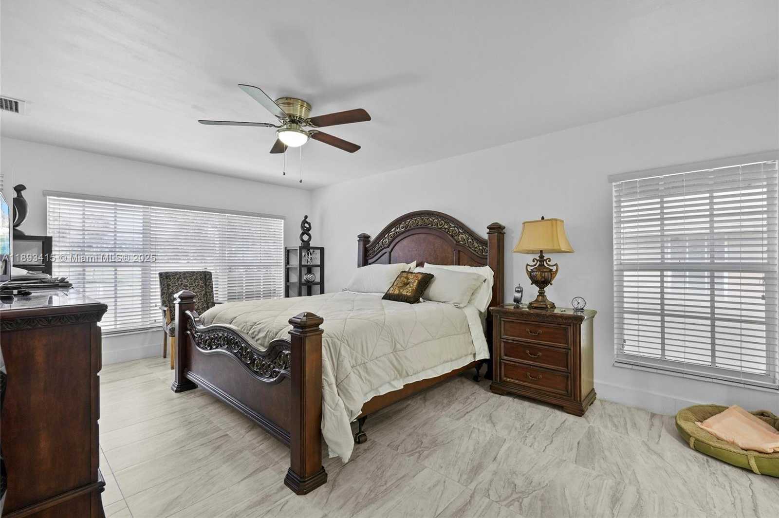 Small Image of 19224 WEST LAKE DR, Hialeah Number 20