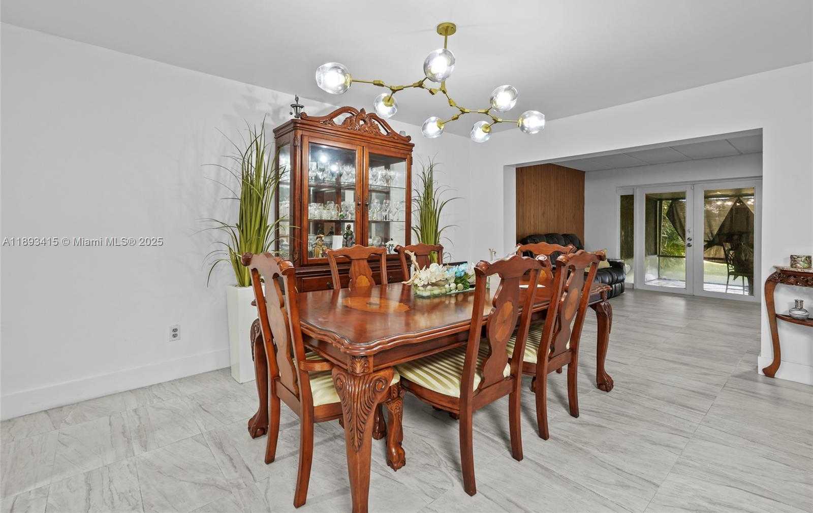 Small Image of 19224 WEST LAKE DR, Hialeah Number 6