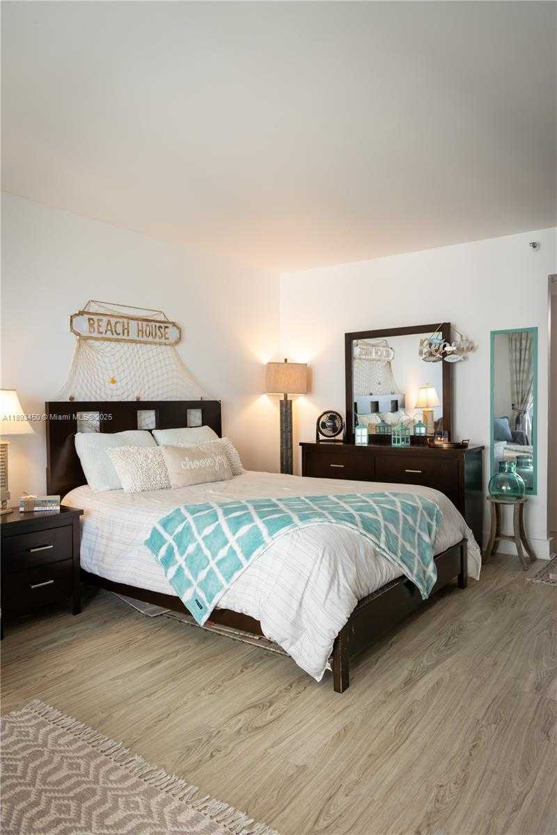 Small Image of 19201 COLLINS AVE #720, Sunny Isles Beach Number 4