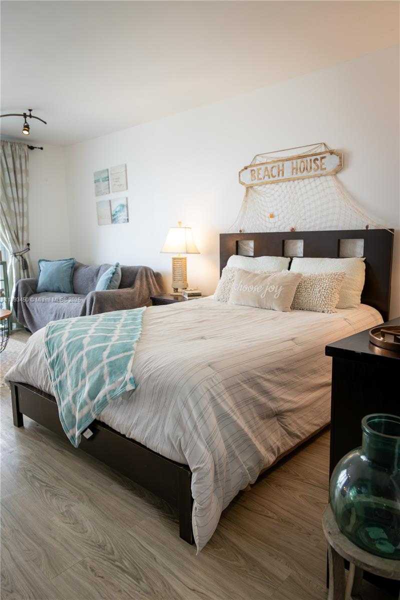 Small Image of 19201 COLLINS AVE #720, Sunny Isles Beach Number 5