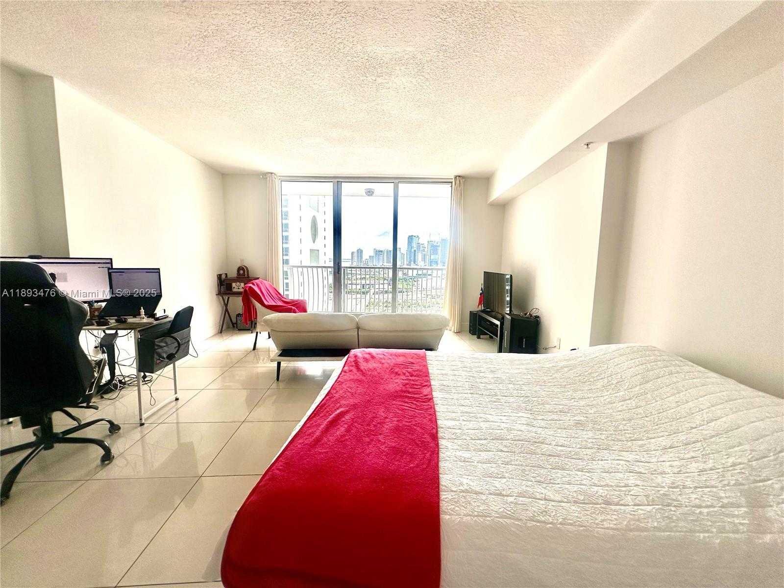 Small Image of 1750 NORTH BAYSHORE DR #2808, Miami Number 4