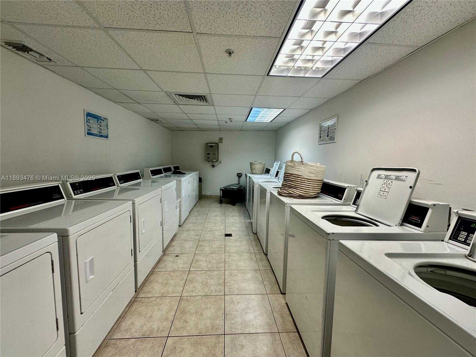 Small Image of 1750 NORTH BAYSHORE DR #2808, Miami Number 9