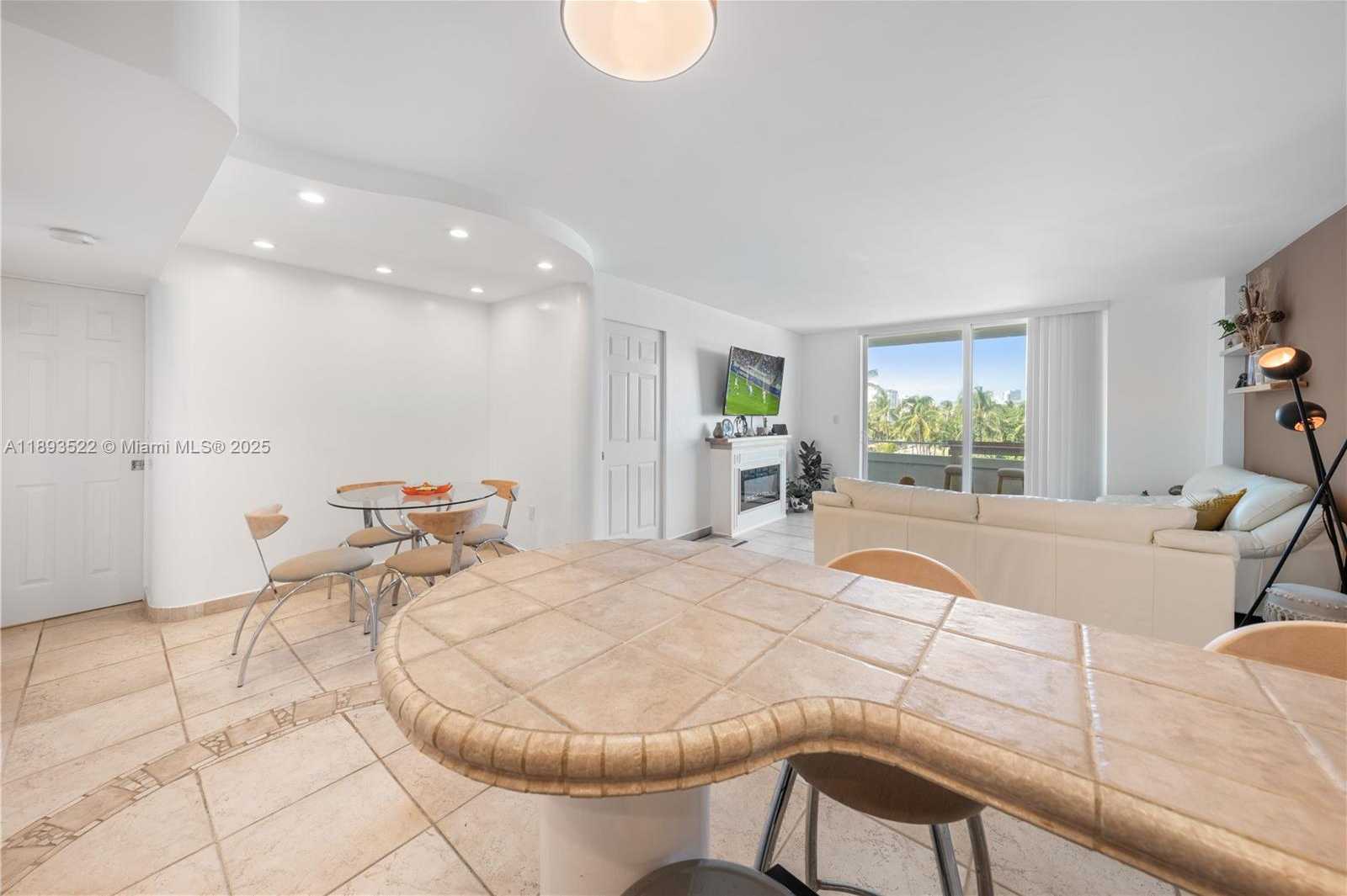 Small Image of 465 OCEAN DR #524, Miami Beach Number 11