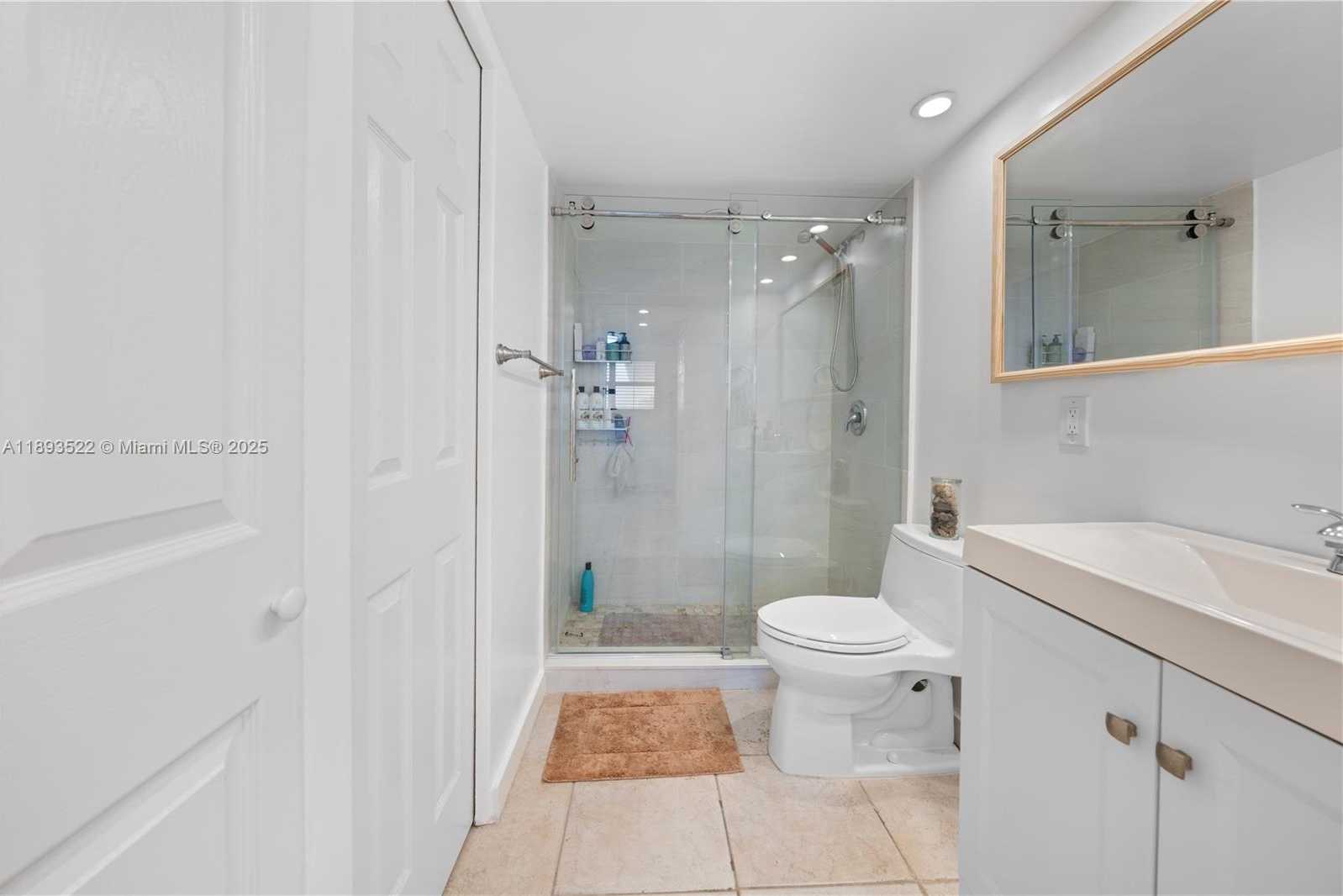 Small Image of 465 OCEAN DR #524, Miami Beach Number 15