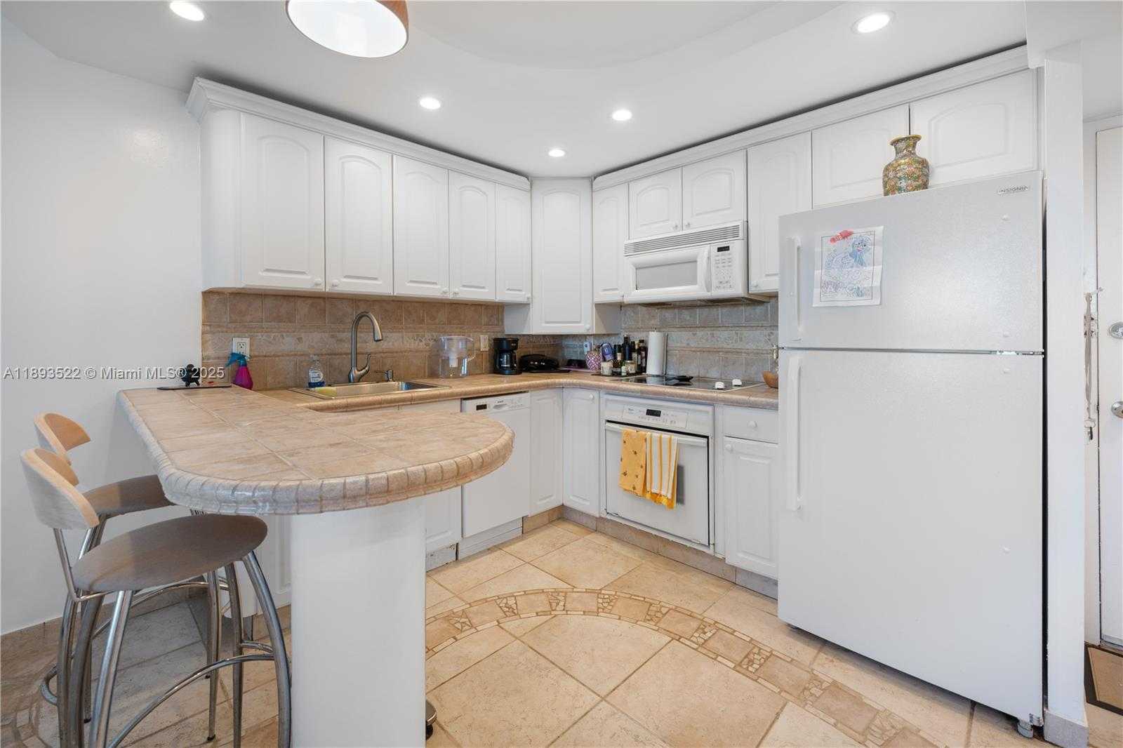 Small Image of 465 OCEAN DR #524, Miami Beach Number 8
