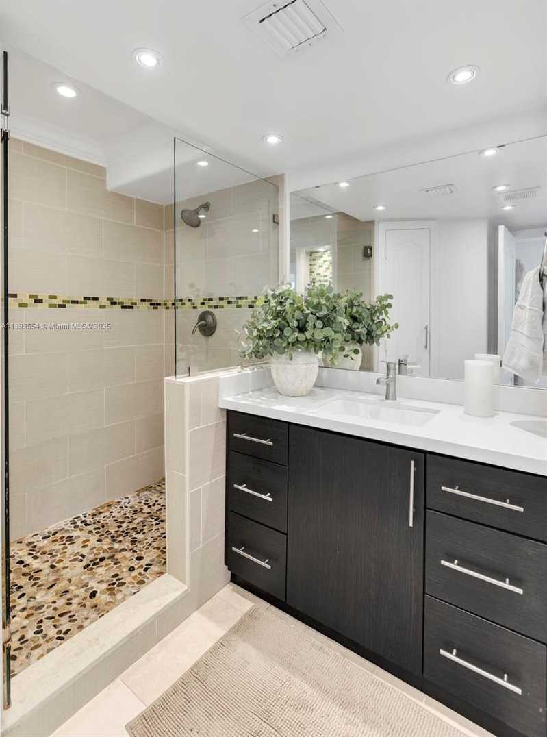 Small Image of 7135 COLLINS AVE #1126, Miami Beach Number 15