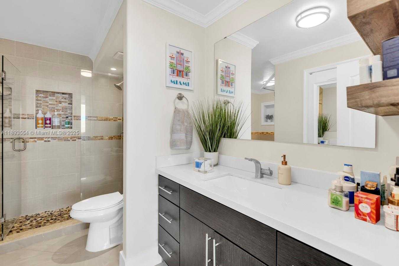 Small Image of 7135 COLLINS AVE #1126, Miami Beach Number 21
