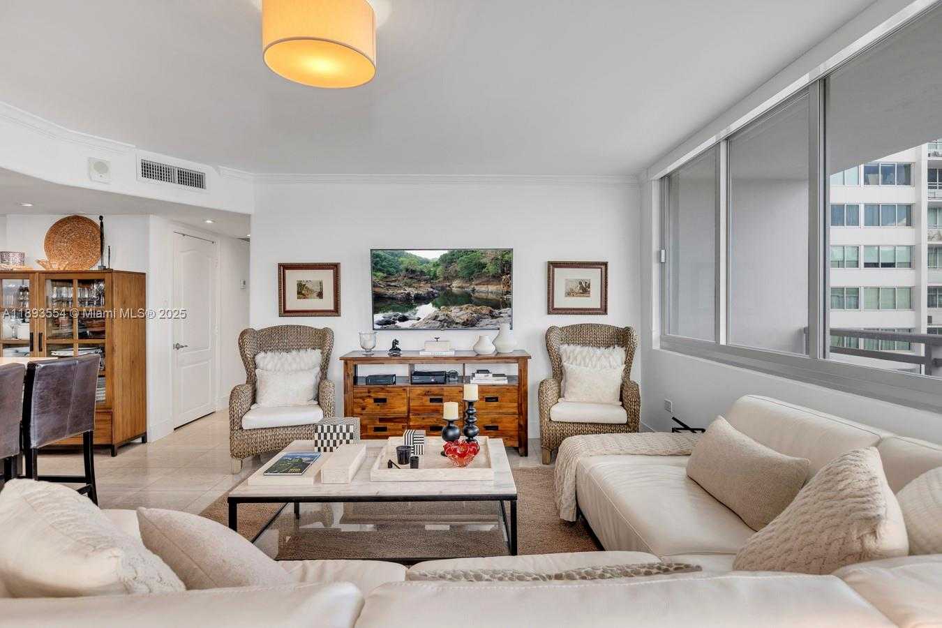 Small Image of 7135 COLLINS AVE #1126, Miami Beach Number 3