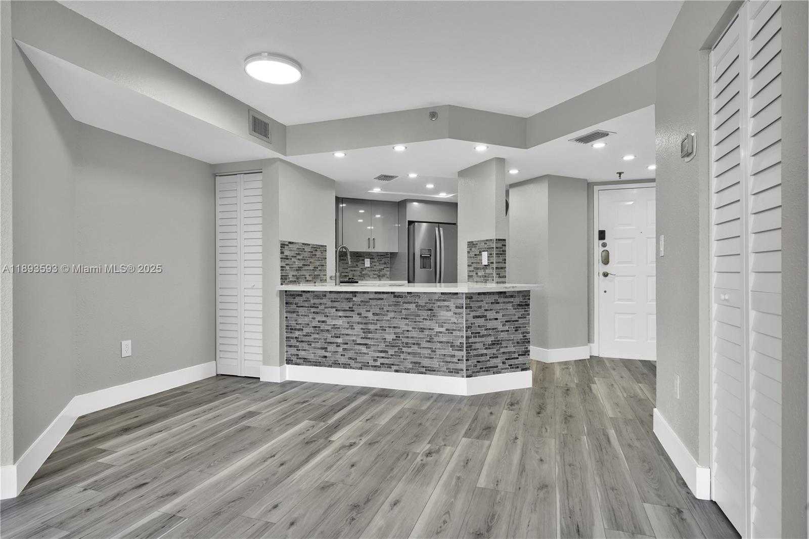 Small Image of 5880 COLLINS AVE #403, Miami Beach Number 7