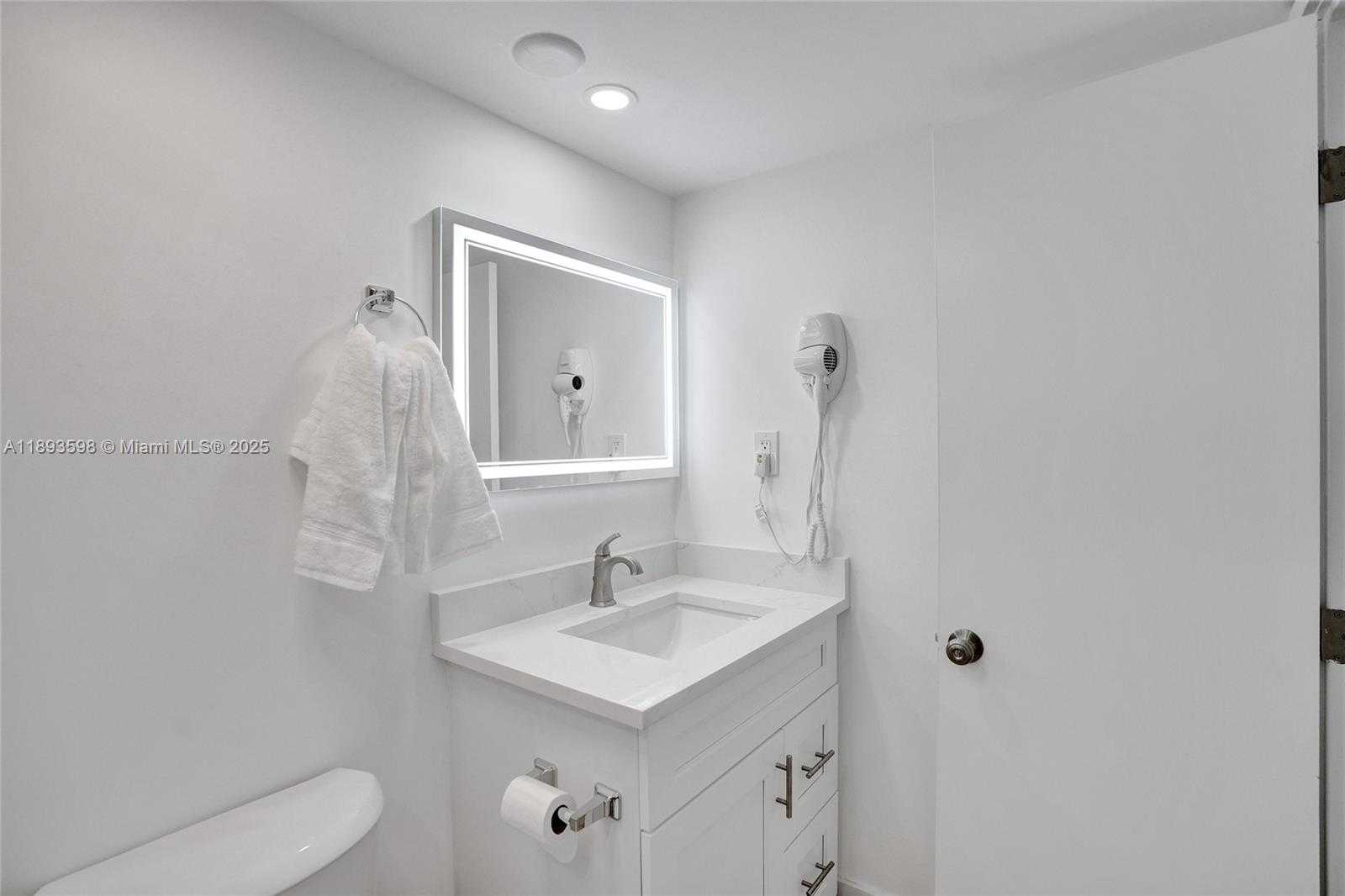 Small Image of 5225 COLLINS AVE #1411, Miami Beach Number 20