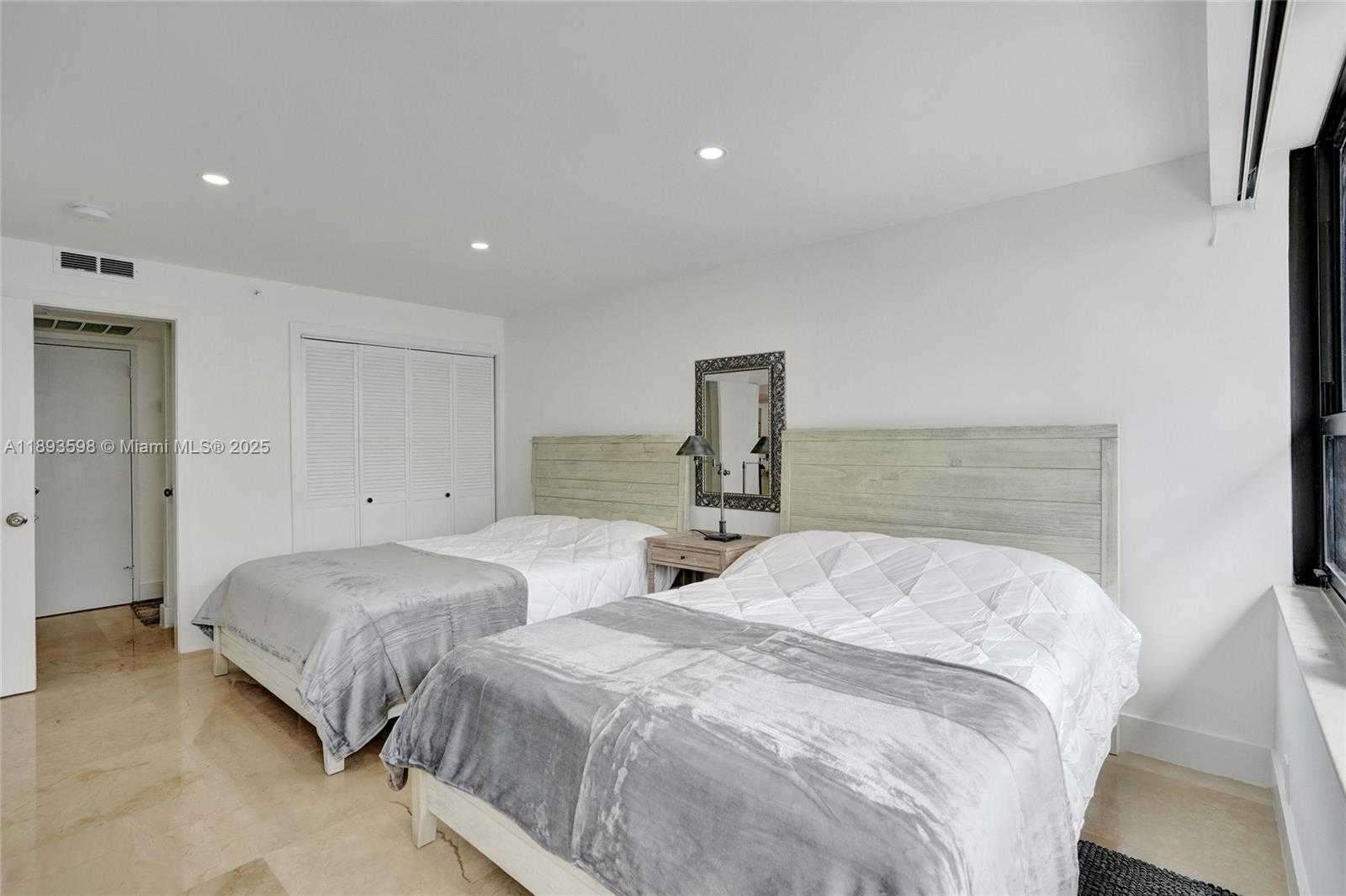 Small Image of 5225 COLLINS AVE #1411, Miami Beach Number 24