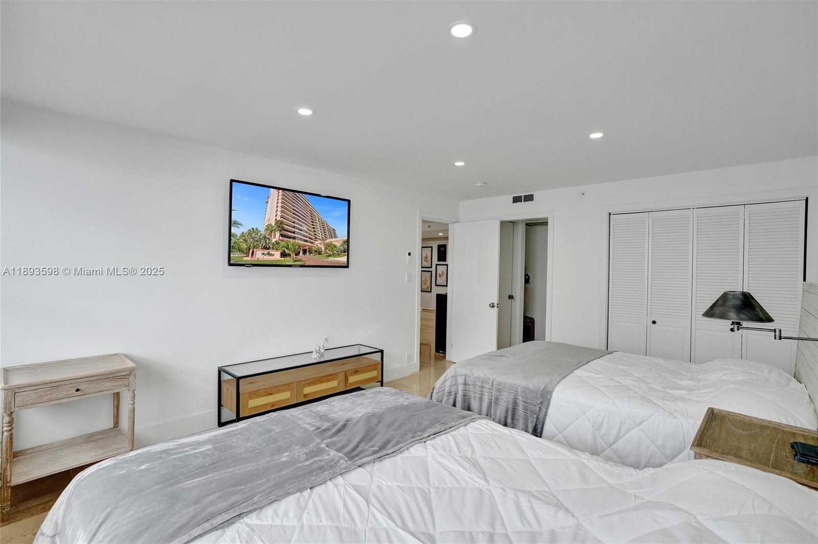 Small Image of 5225 COLLINS AVE #1411, Miami Beach Number 25