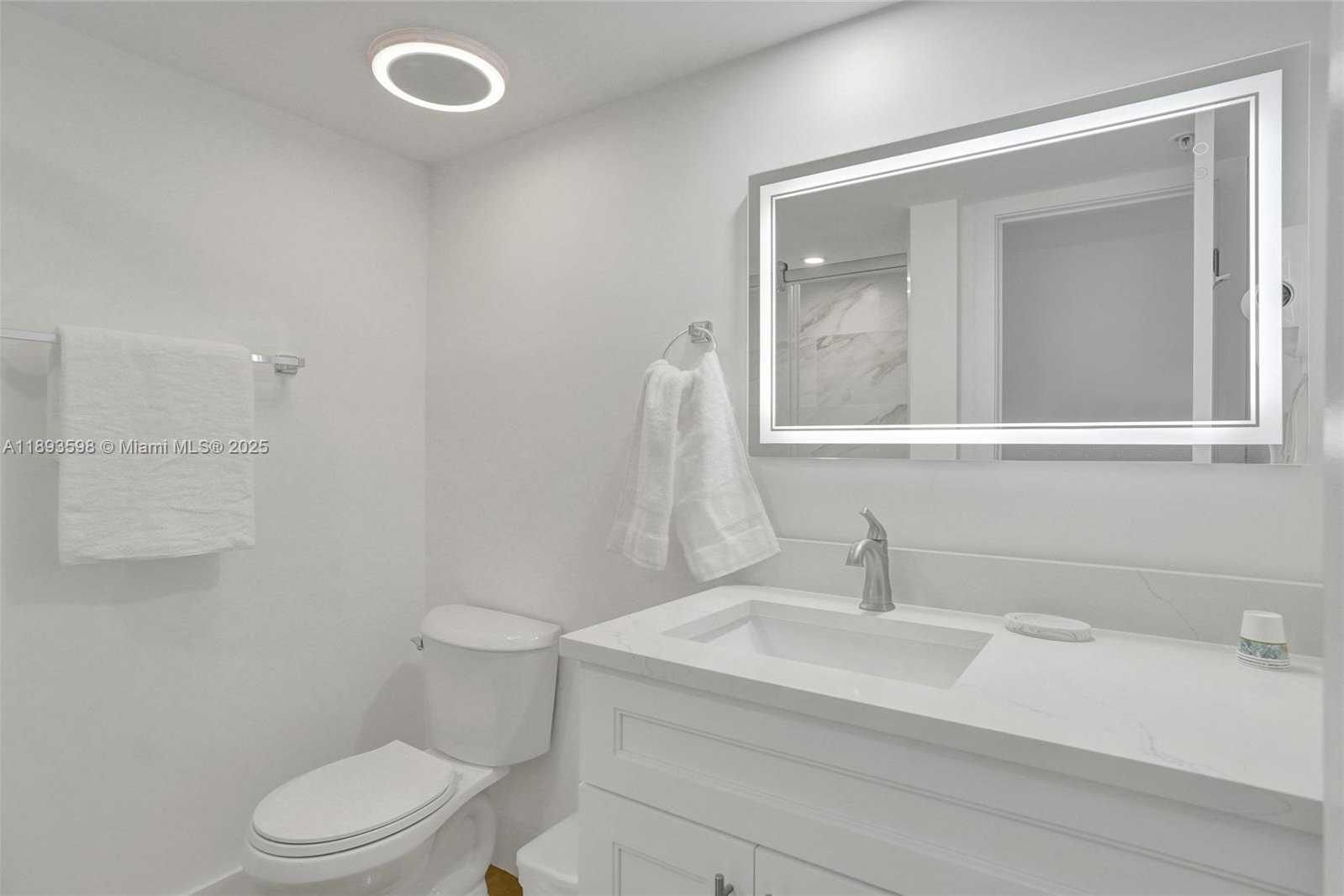 Small Image of 5225 COLLINS AVE #1411, Miami Beach Number 26