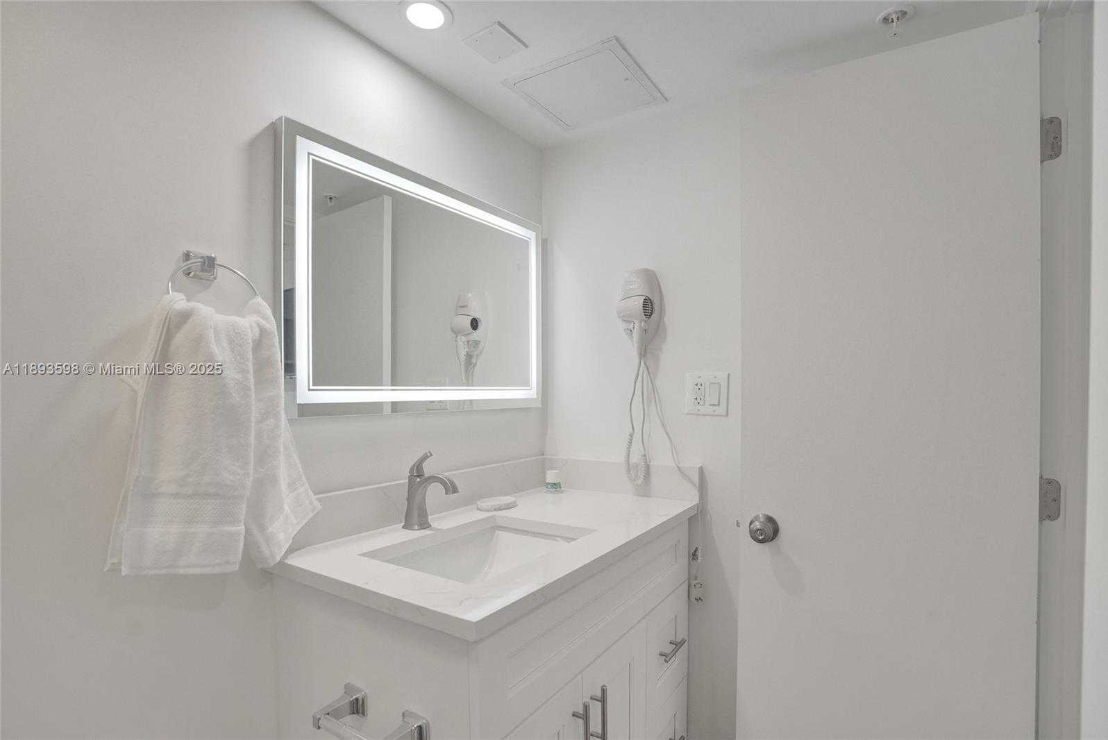 Small Image of 5225 COLLINS AVE #1411, Miami Beach Number 28