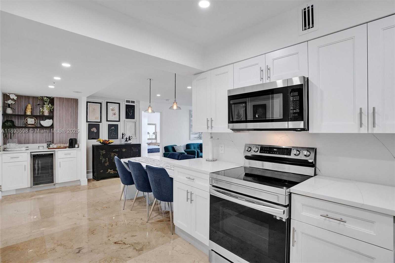 Small Image of 5225 COLLINS AVE #1411, Miami Beach Number 4