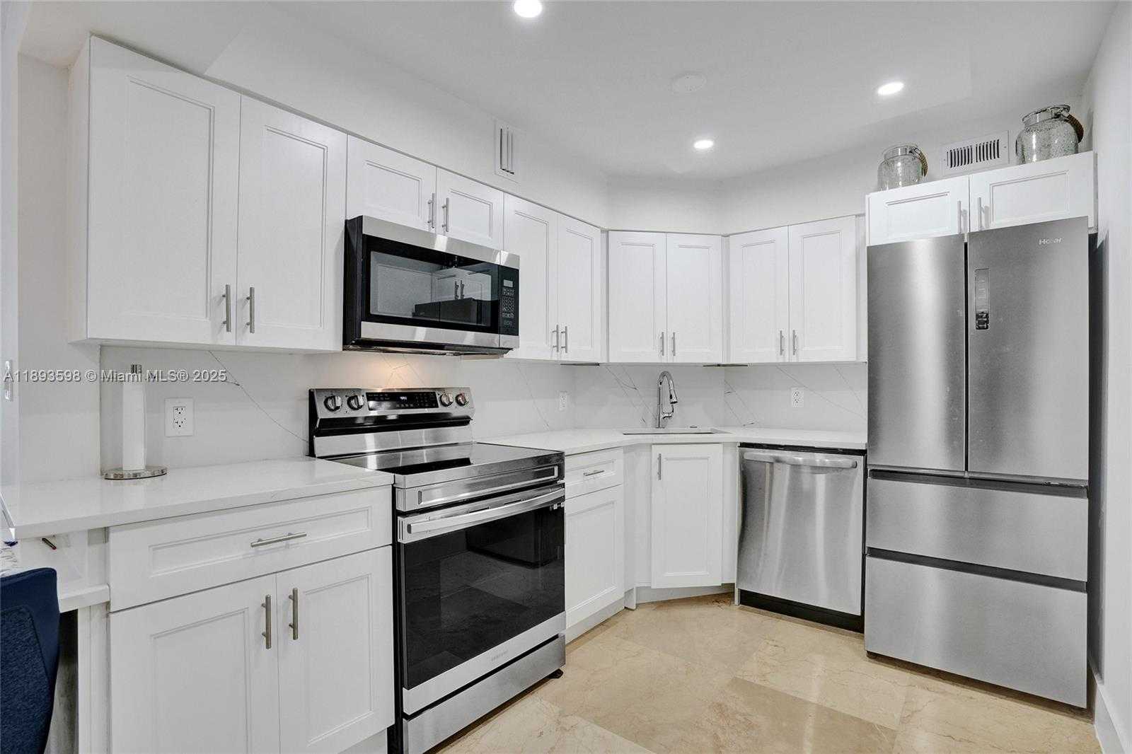 Small Image of 5225 COLLINS AVE #1411, Miami Beach Number 5