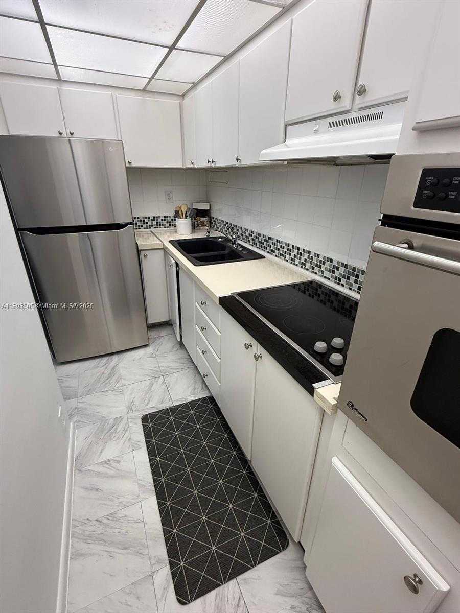 Small Image of 1000 WEST AVE #306, Miami Beach Number 3