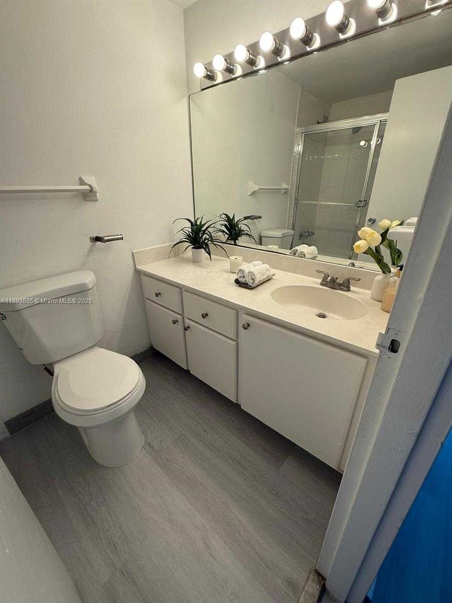 Small Image of 1000 WEST AVE #306, Miami Beach Number 6