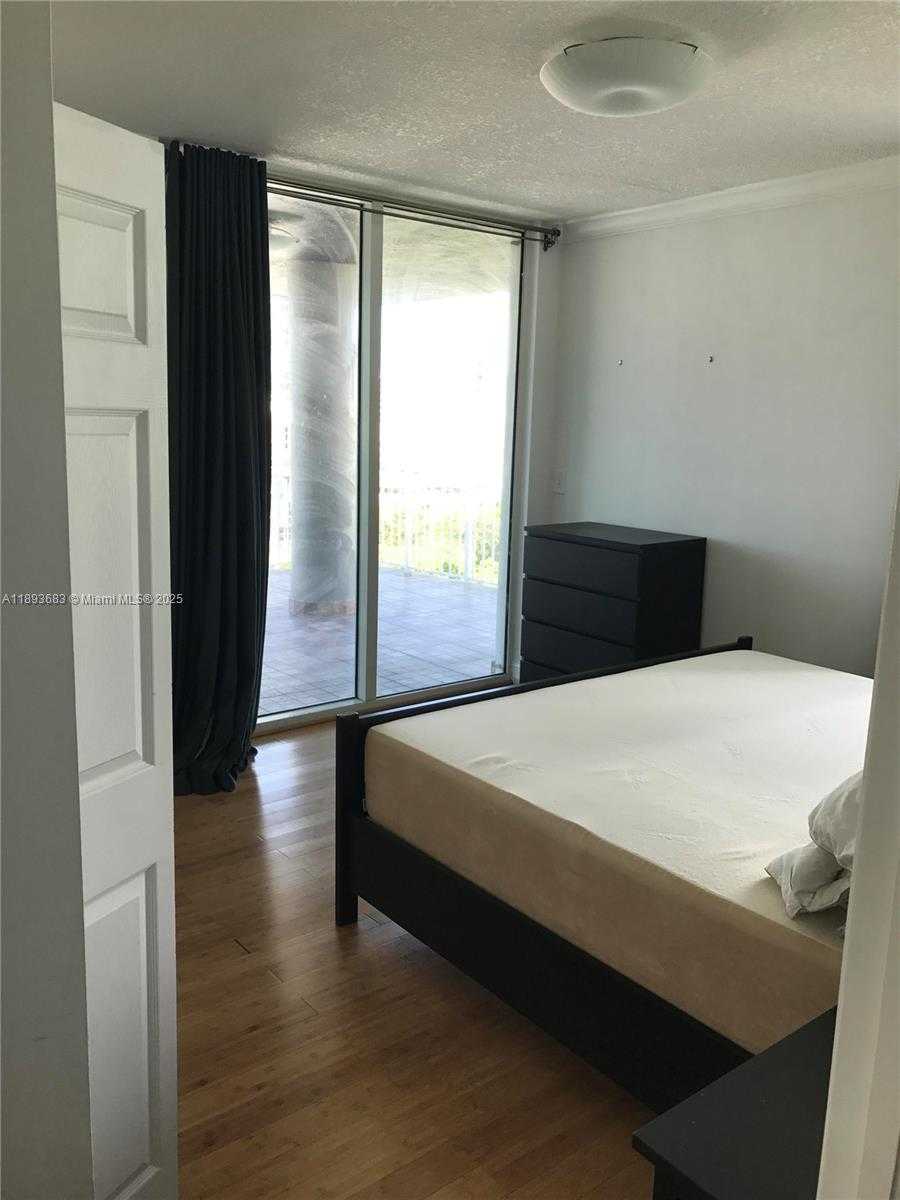 Small Image of 275 NORTH EAST 18TH ST #808, Miami Number 9