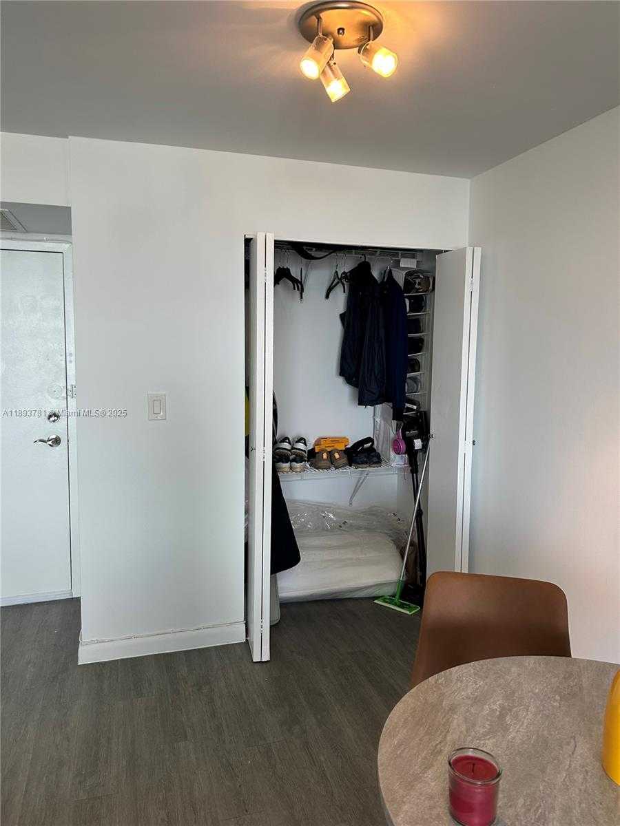 Small Image of 1800 COLLINS AVE #15B, Miami Beach Number 11