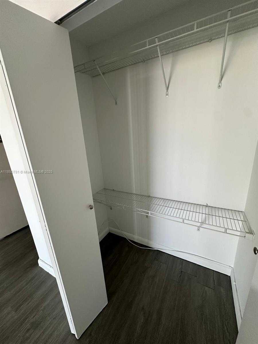 Small Image of 1800 COLLINS AVE #15B, Miami Beach Number 12