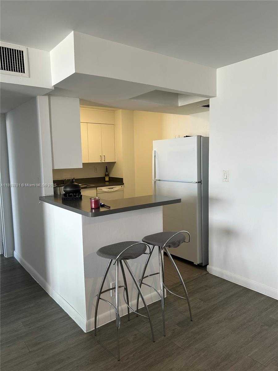 Small Image of 1800 COLLINS AVE #15B, Miami Beach Number 13