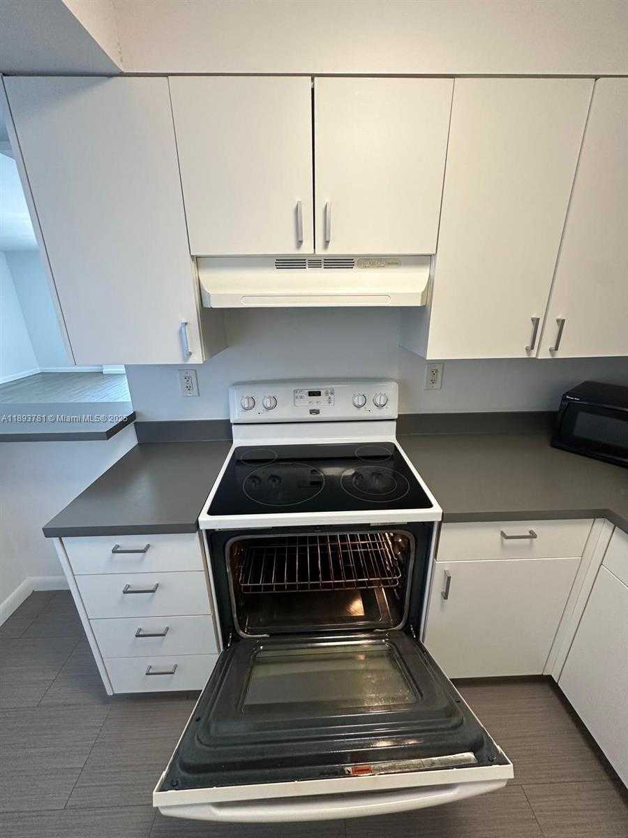 Small Image of 1800 COLLINS AVE #15B, Miami Beach Number 15
