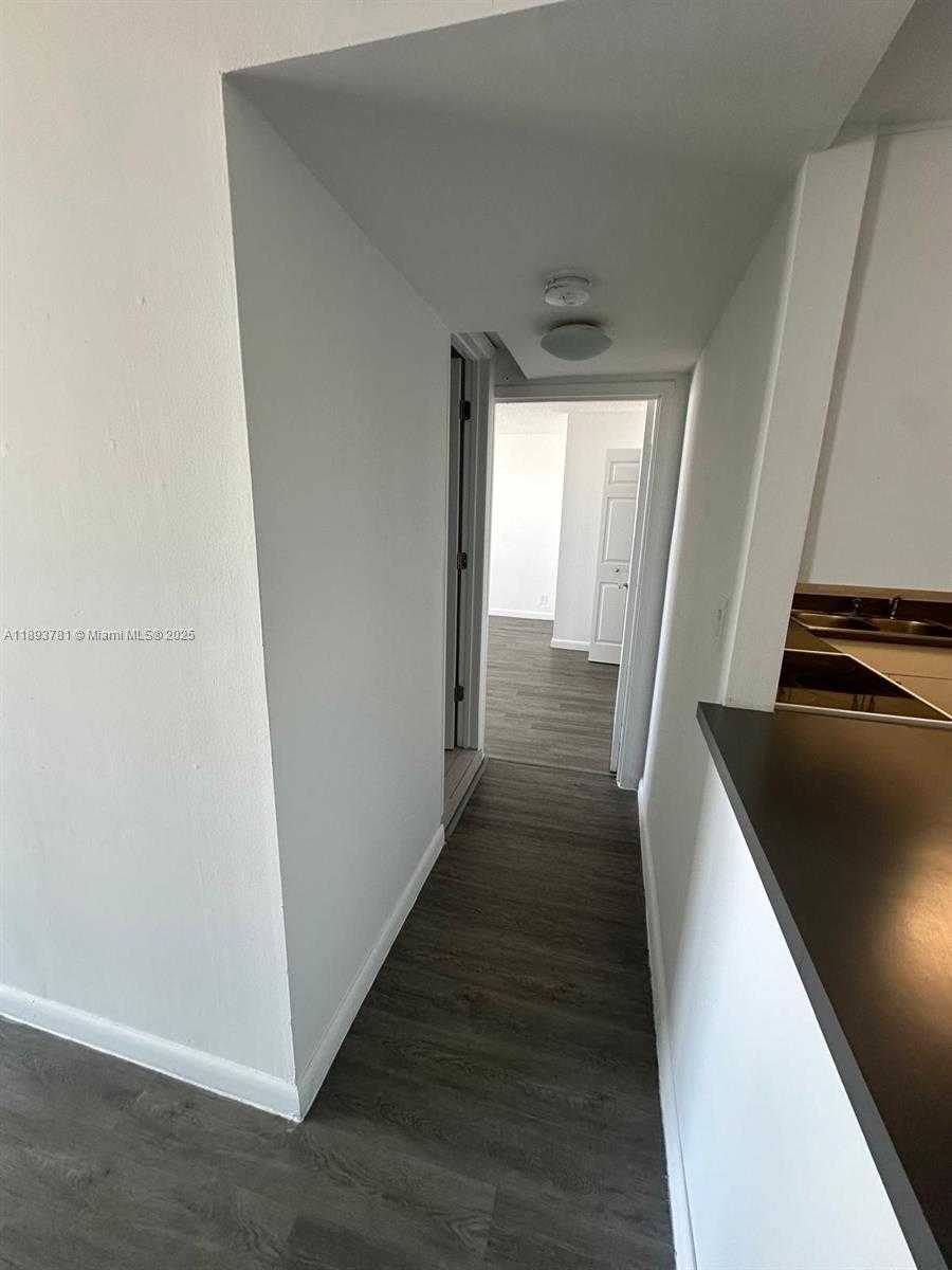 Small Image of 1800 COLLINS AVE #15B, Miami Beach Number 16