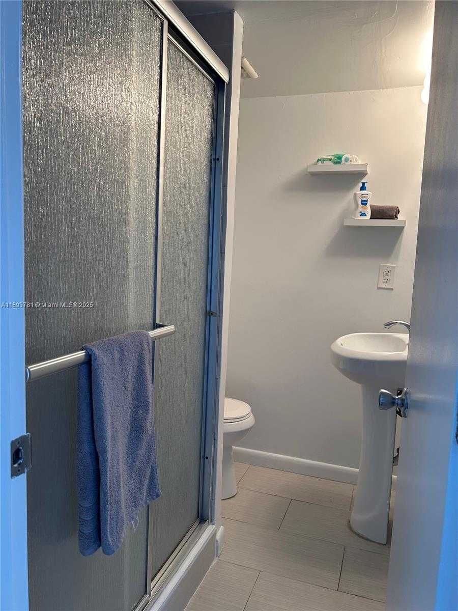 Small Image of 1800 COLLINS AVE #15B, Miami Beach Number 17