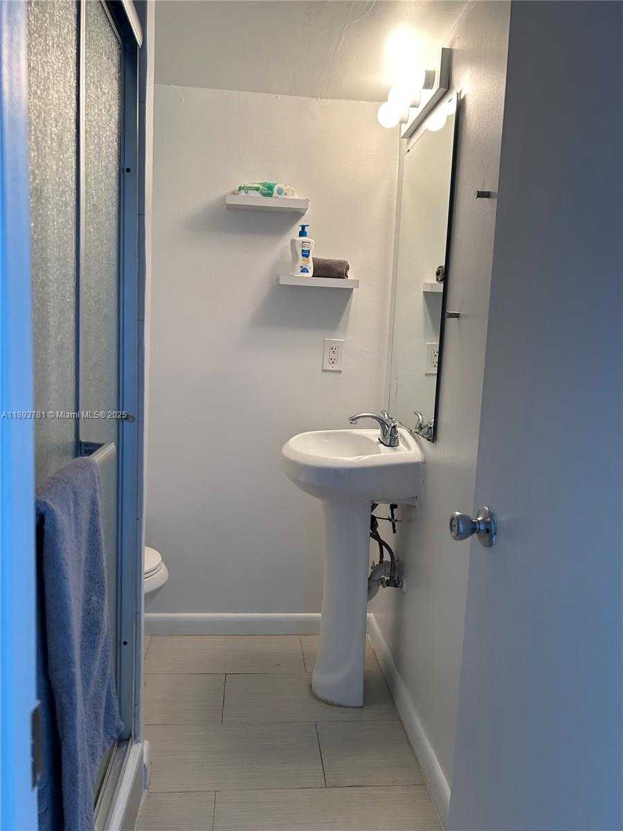 Small Image of 1800 COLLINS AVE #15B, Miami Beach Number 18
