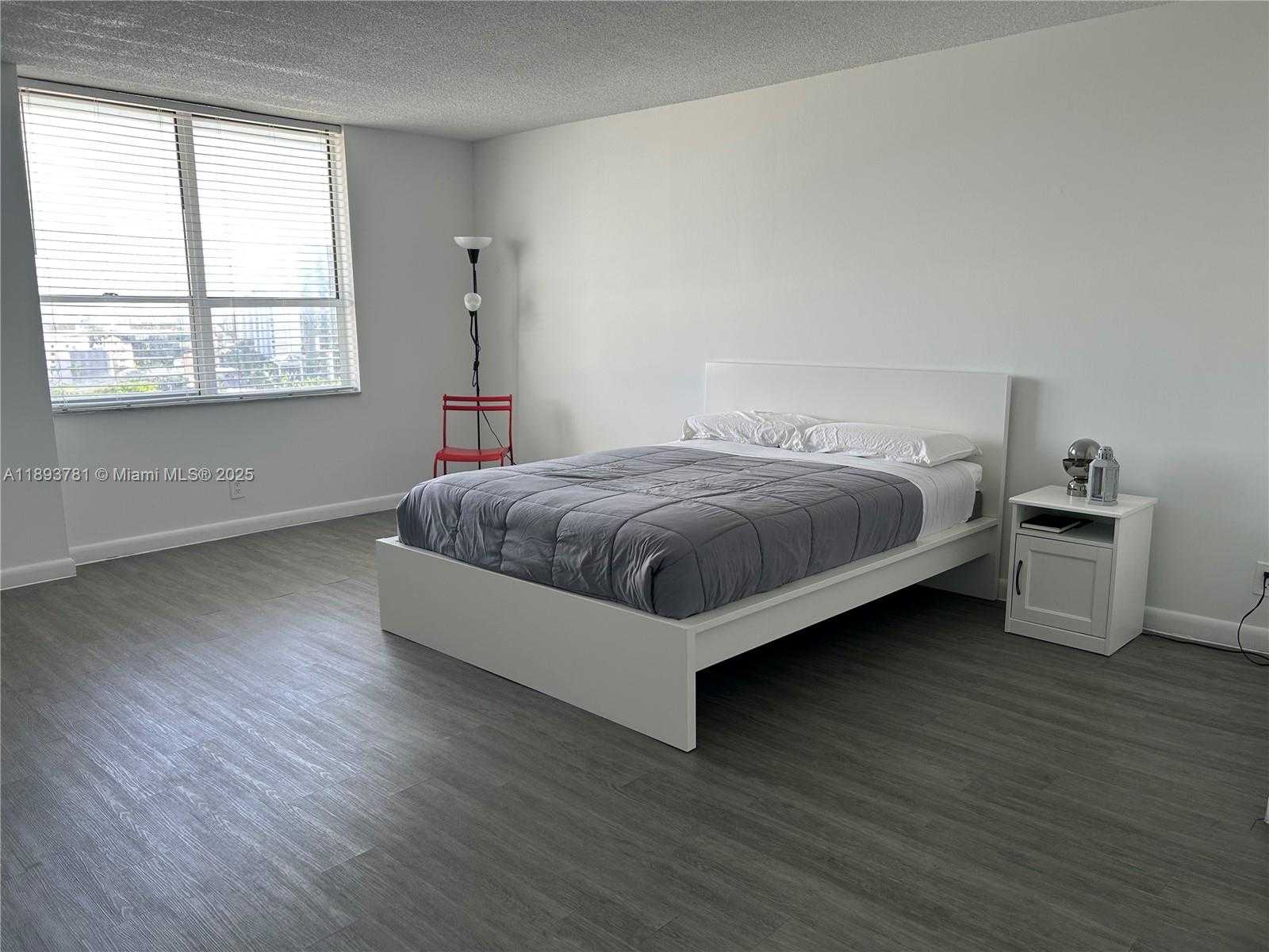 Small Image of 1800 COLLINS AVE #15B, Miami Beach Number 19