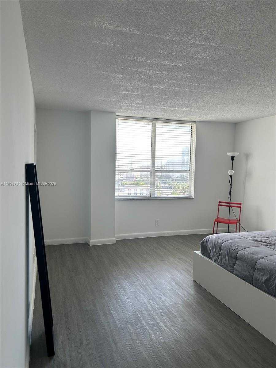 Small Image of 1800 COLLINS AVE #15B, Miami Beach Number 20