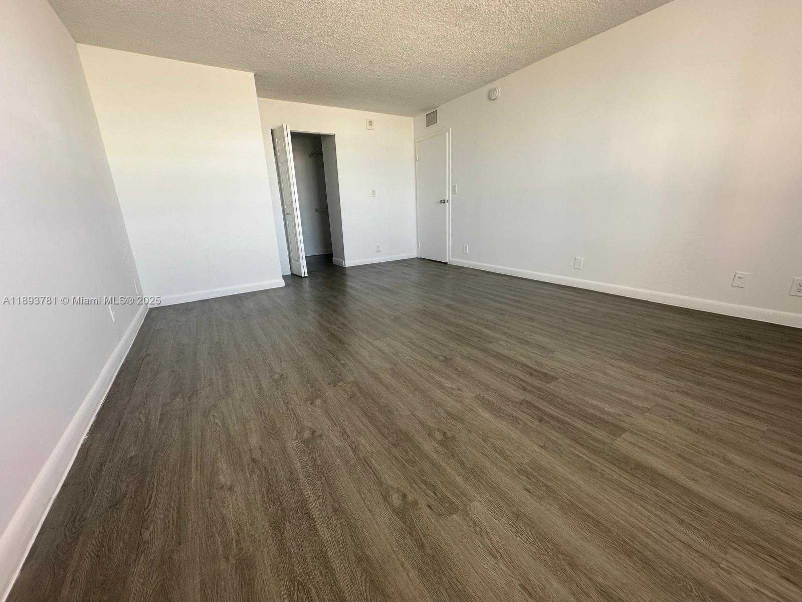 Small Image of 1800 COLLINS AVE #15B, Miami Beach Number 21
