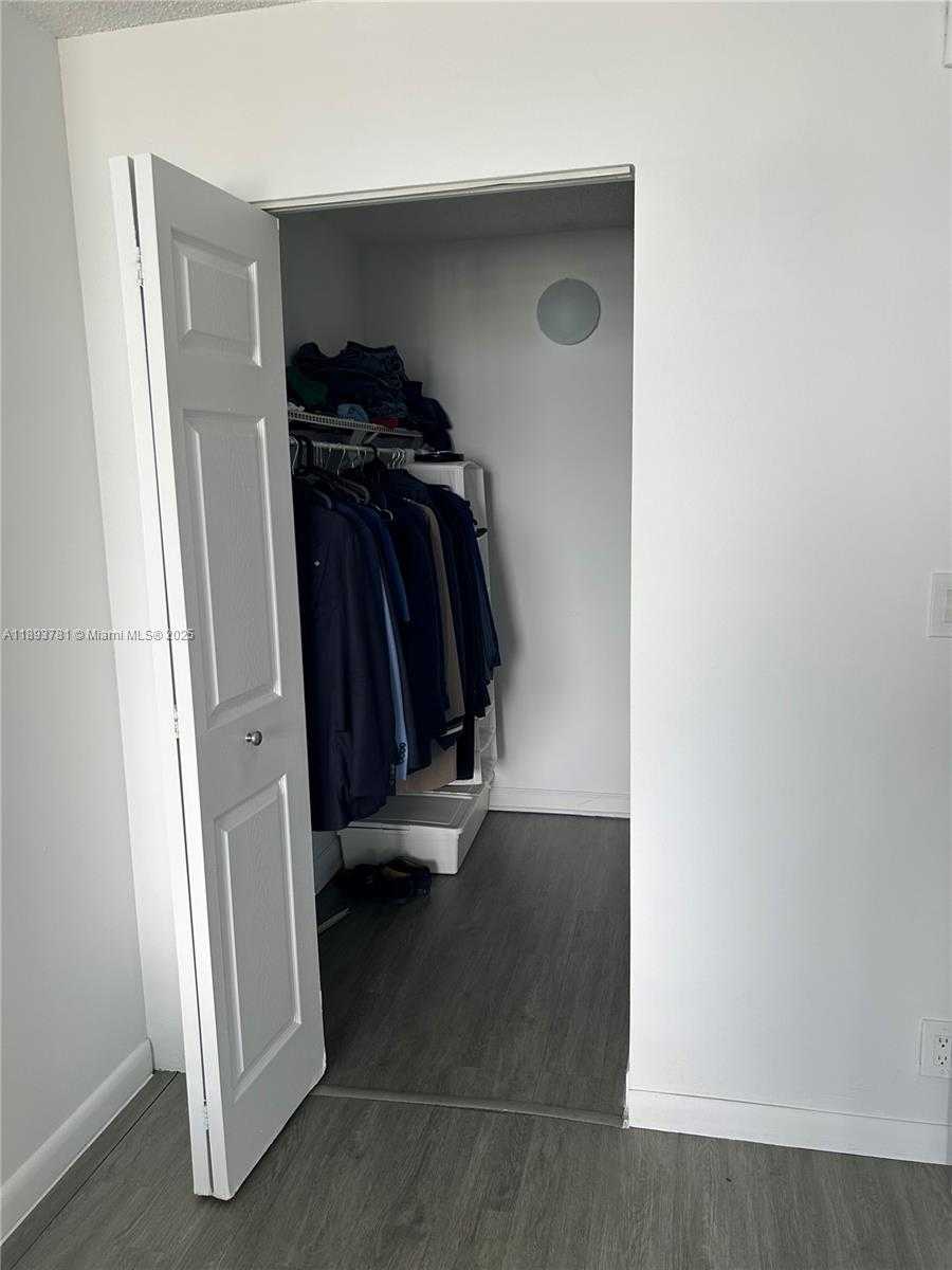Small Image of 1800 COLLINS AVE #15B, Miami Beach Number 23