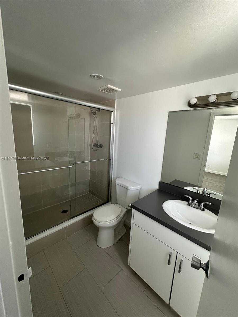 Small Image of 1800 COLLINS AVE #15B, Miami Beach Number 24
