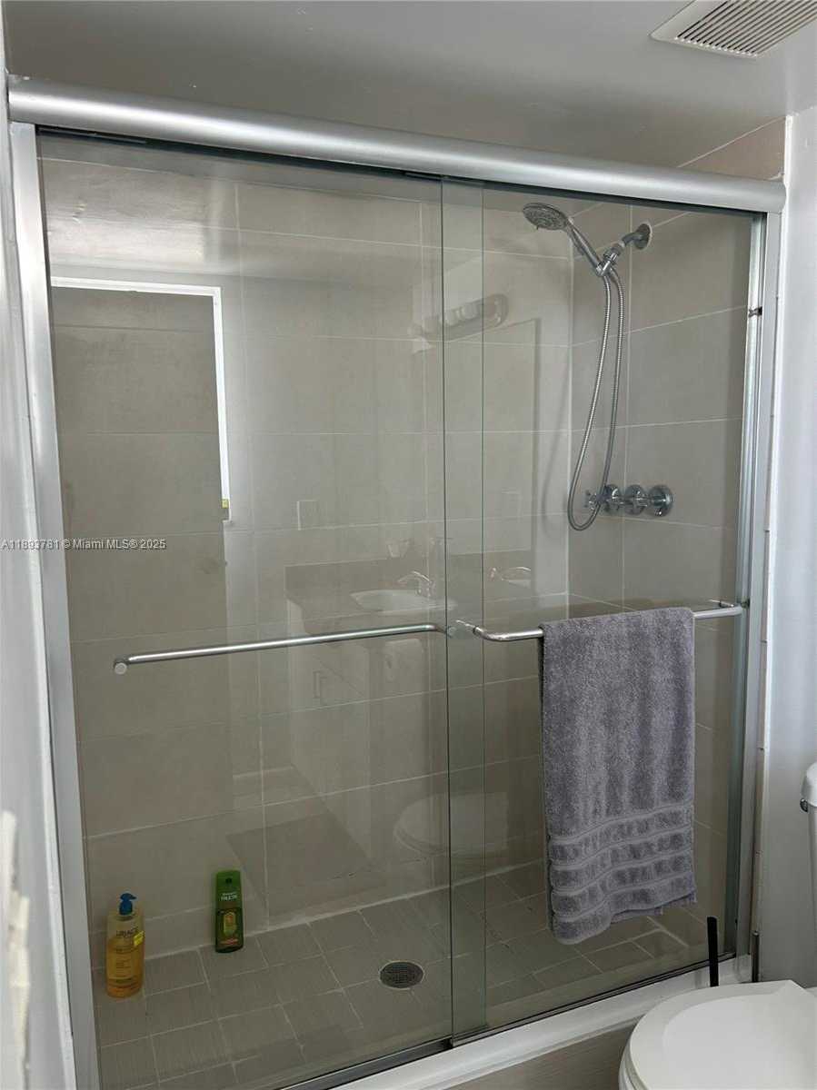 Small Image of 1800 COLLINS AVE #15B, Miami Beach Number 25