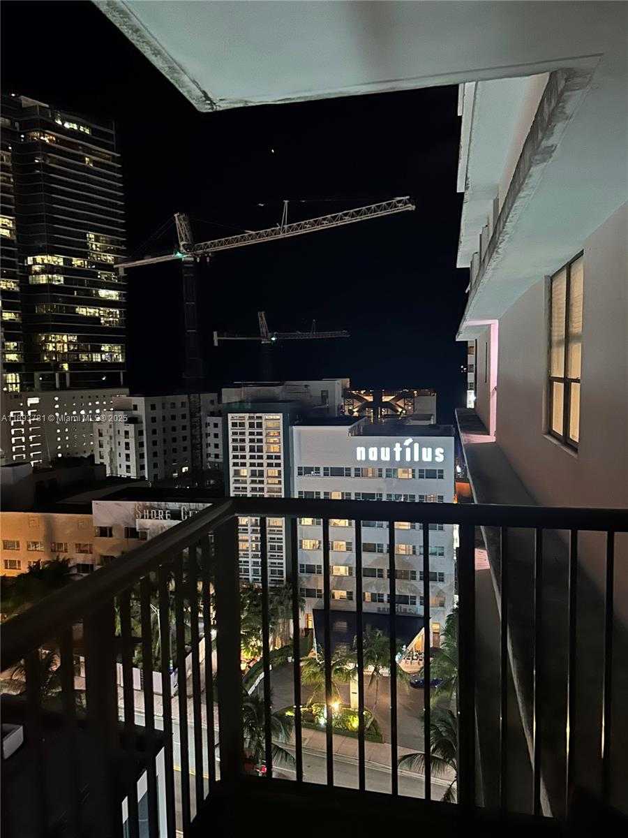 Small Image of 1800 COLLINS AVE #15B, Miami Beach Number 4