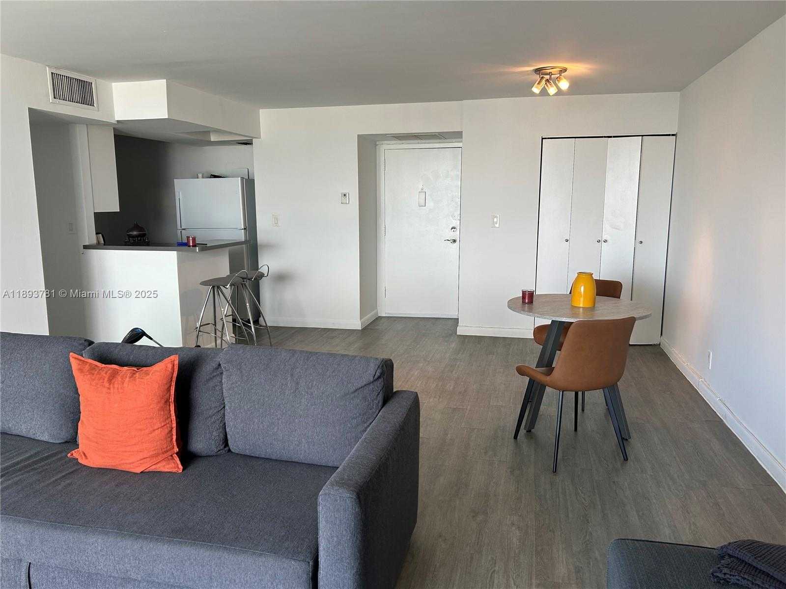 Small Image of 1800 COLLINS AVE #15B, Miami Beach Number 9