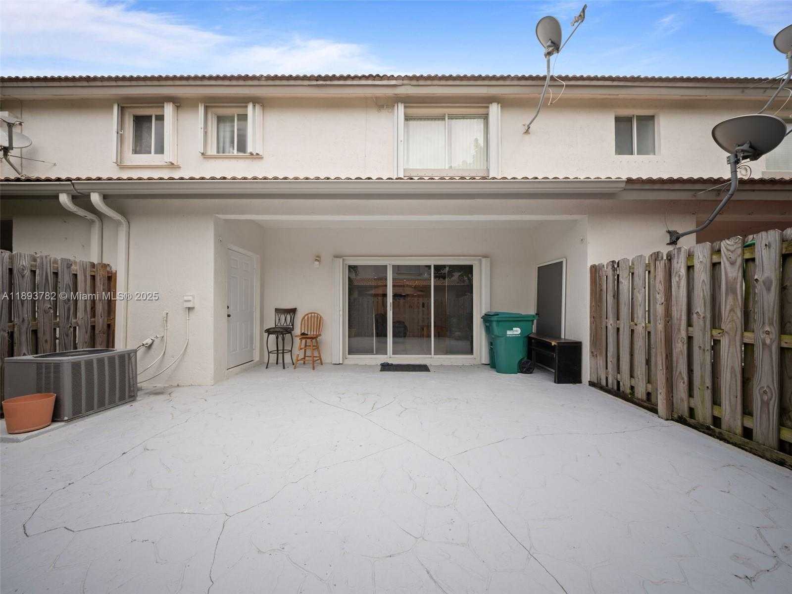 Small Image of 7486 SOUTH WEST 162ND CT, Miami Number 12