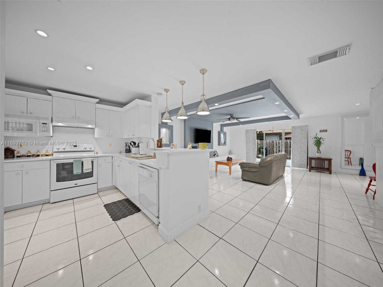 Small Image of 7486 SOUTH WEST 162ND CT, Miami Number 24