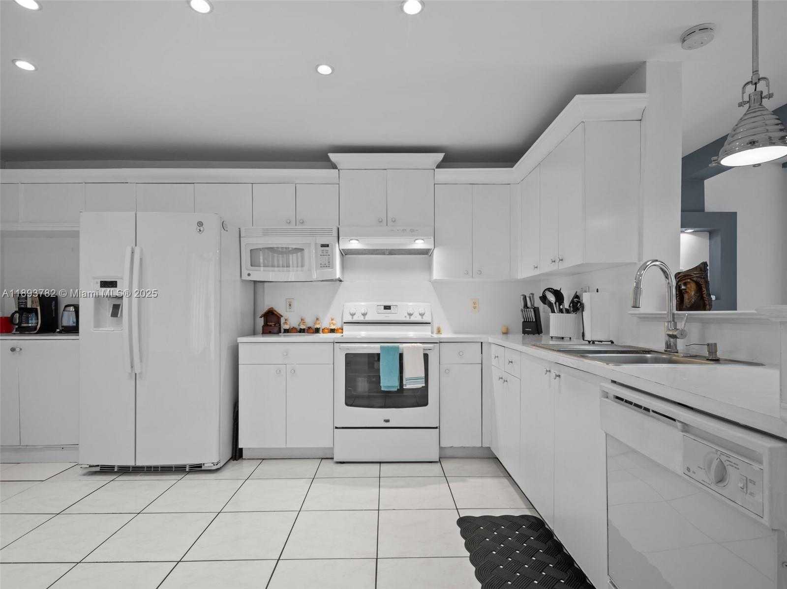 Small Image of 7486 SOUTH WEST 162ND CT, Miami Number 26