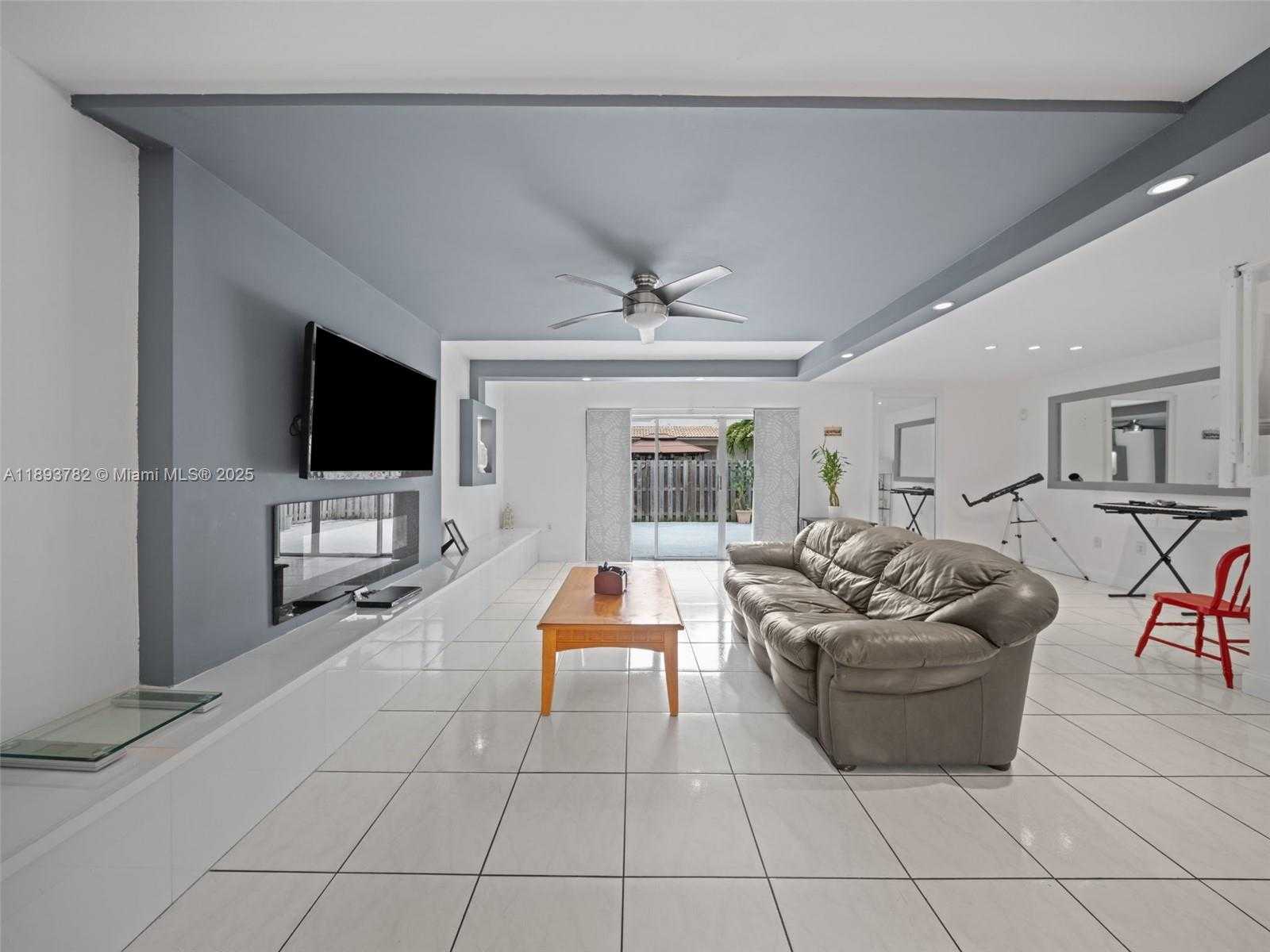 Small Image of 7486 SOUTH WEST 162ND CT, Miami Number 3