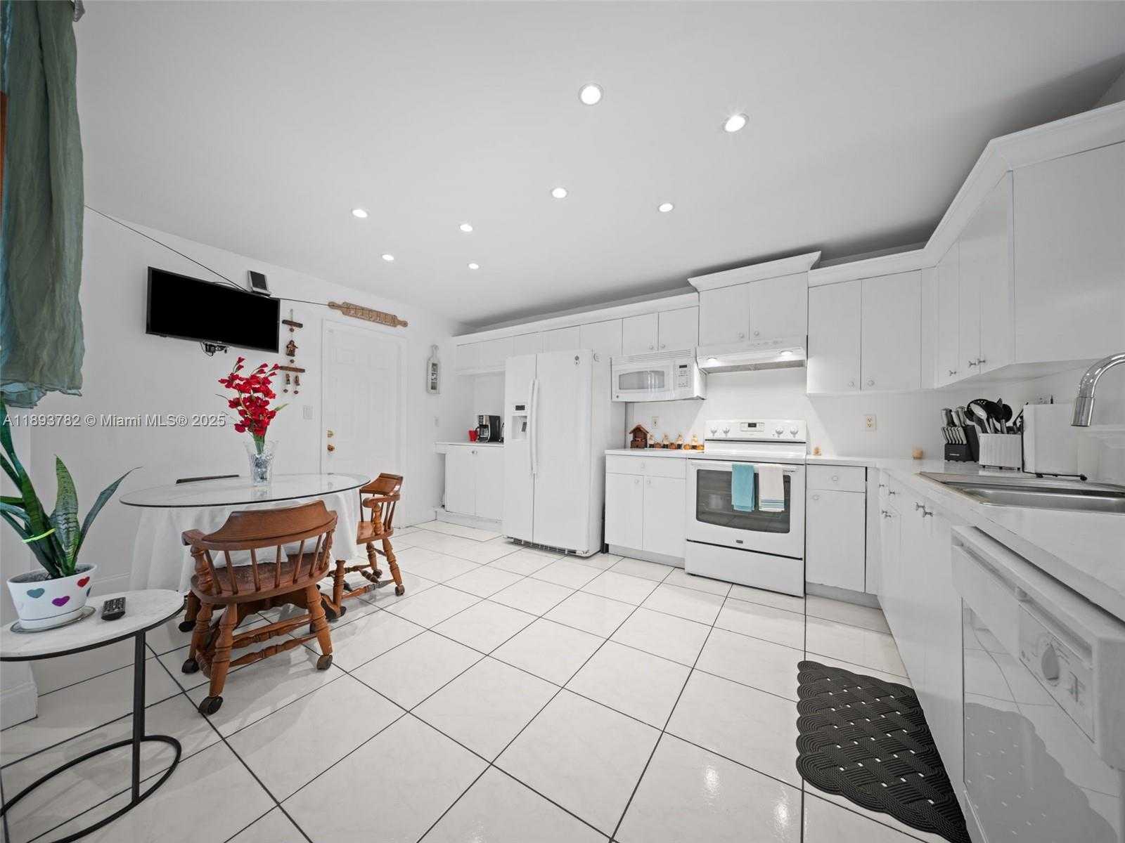 Small Image of 7486 SOUTH WEST 162ND CT, Miami Number 8
