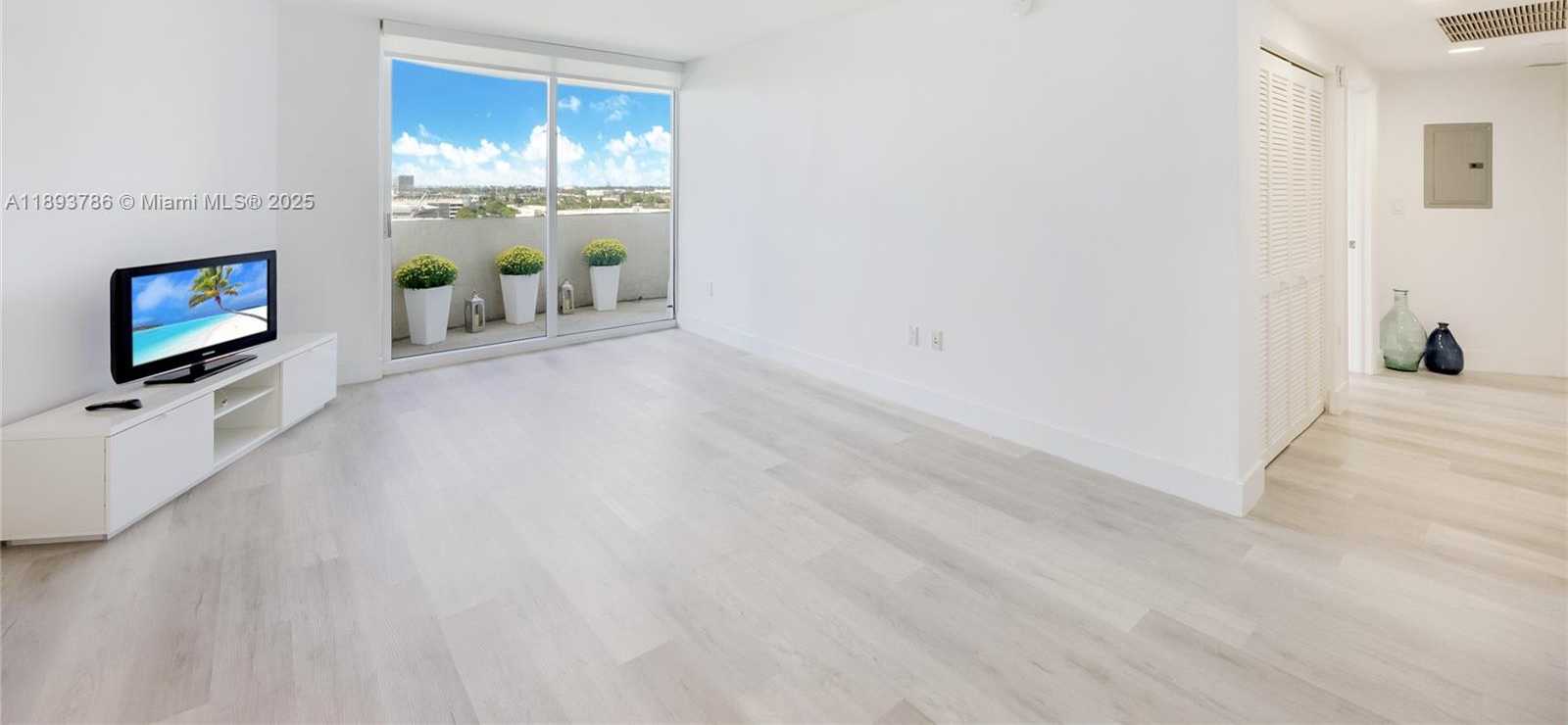 Small Image of 19501 WEST COUNTRY CLUB DR #1111, Aventura Number 3