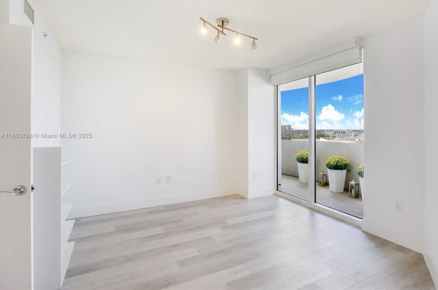 Small Image of 19501 WEST COUNTRY CLUB DR #1111, Aventura Number 5