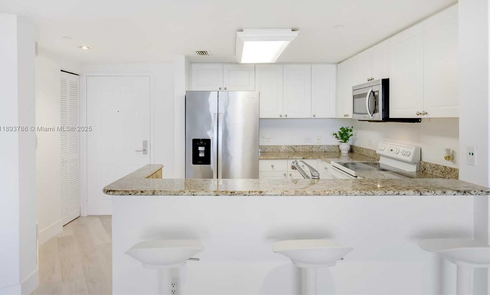 Small Image of 19501 WEST COUNTRY CLUB DR #1111, Aventura Number 8