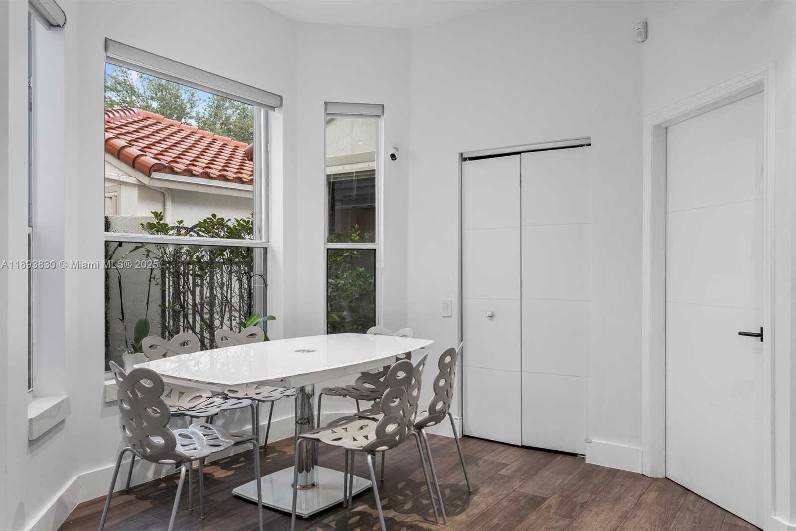 Small Image of 1396 HARBOR VW W, Hollywood Number 19