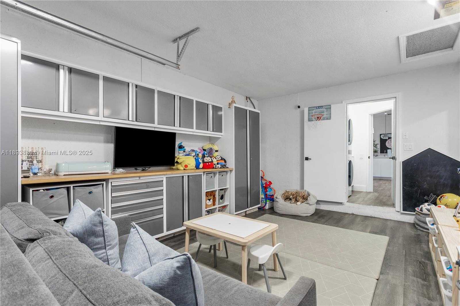 Small Image of 1396 HARBOR VW W, Hollywood Number 20